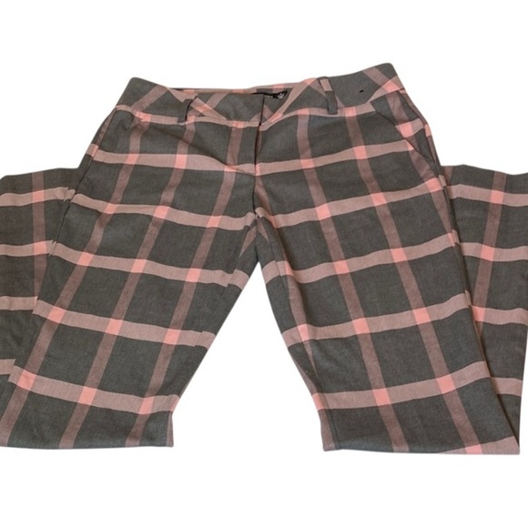 Elegant Pink and Gray Plaid Pantsuit with Soft Fabric - Picture 1 of 9